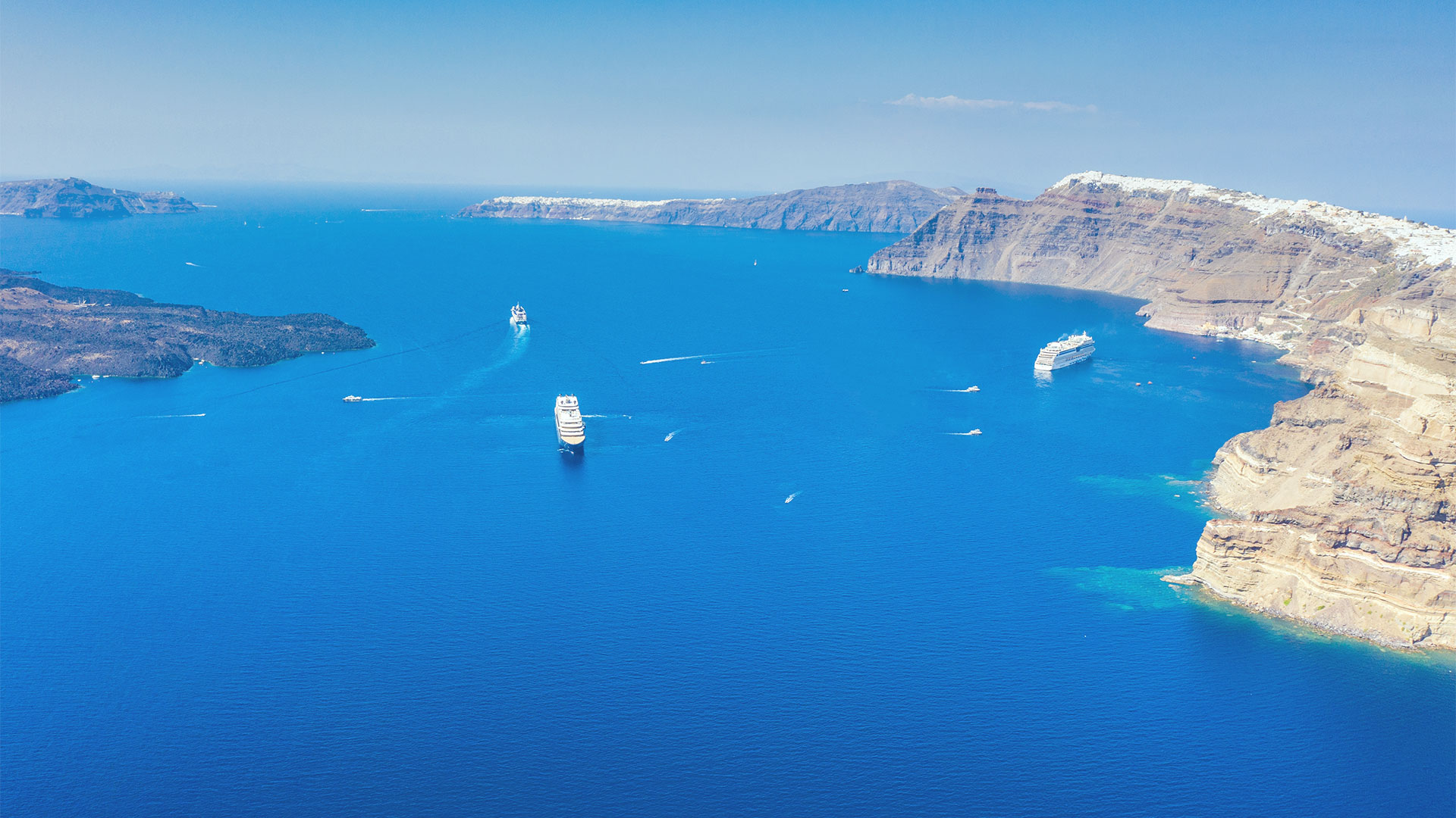 experience-santorini-with-santimaris-boat-rental5