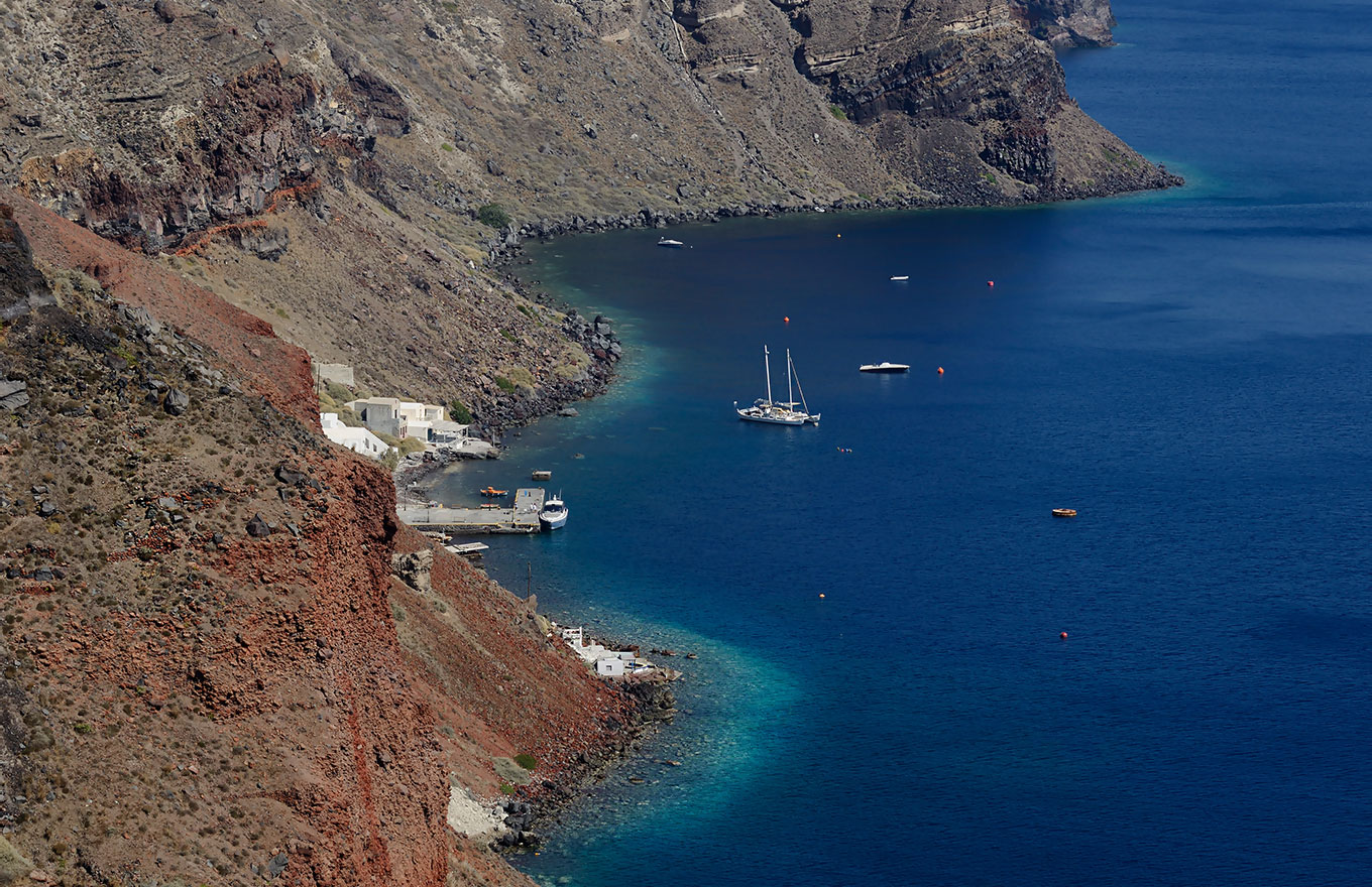 Armeni Bay SantiMaris Boat Hire in Santorini Greece