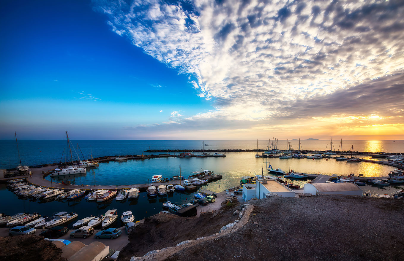 Vlichada – Returning at Sunset - SantiMaris Boat Hire in Santorini Greece